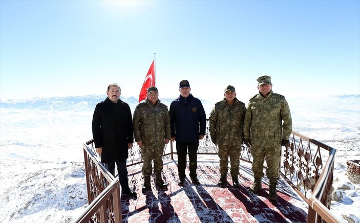 Hulusi Akar, TSK komuta kademesi ile sınırın sıfır noktasında