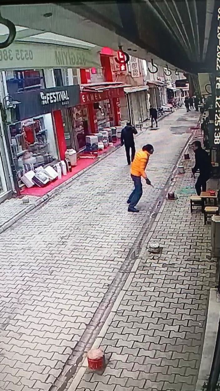 d Samsun'da önce arkadaşını bıçakladı sonra evini yaktı