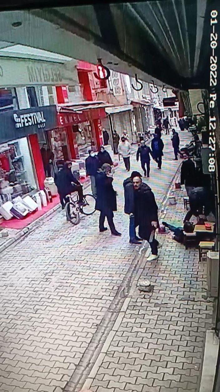 d Samsun'da önce arkadaşını bıçakladı sonra evini yaktı