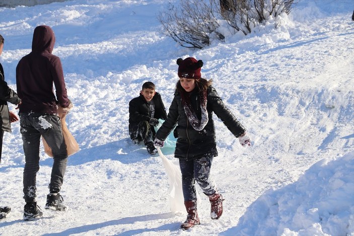 Siirtli çocuklar kar keyfi yaşadı