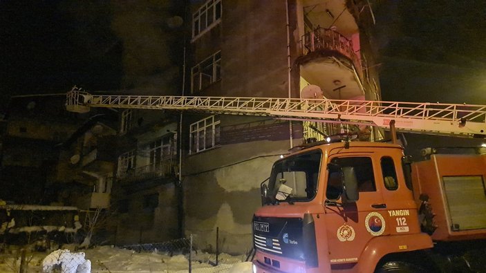 Karabük'te 3 katlı binada yangın çıktı