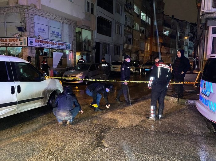 Bursa'da sokakta yürüyen iki kişiye kurşun yağdırdı: 1 ölü, 1 yaralı