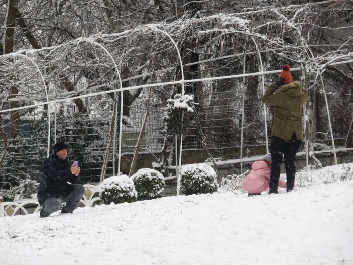 Çamlıca Tepesi beyaza büründü, ortaya kartpostallık manzaralar çıktı