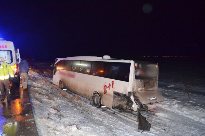 Aksaray’da yolcu otobüsü kaza yaptı: 4 yaralı