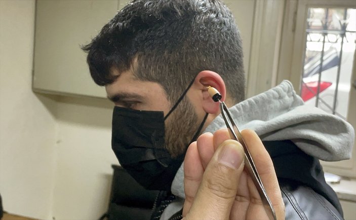 İzmir'de ehliyet sınavına kameralı maskeyle girdi