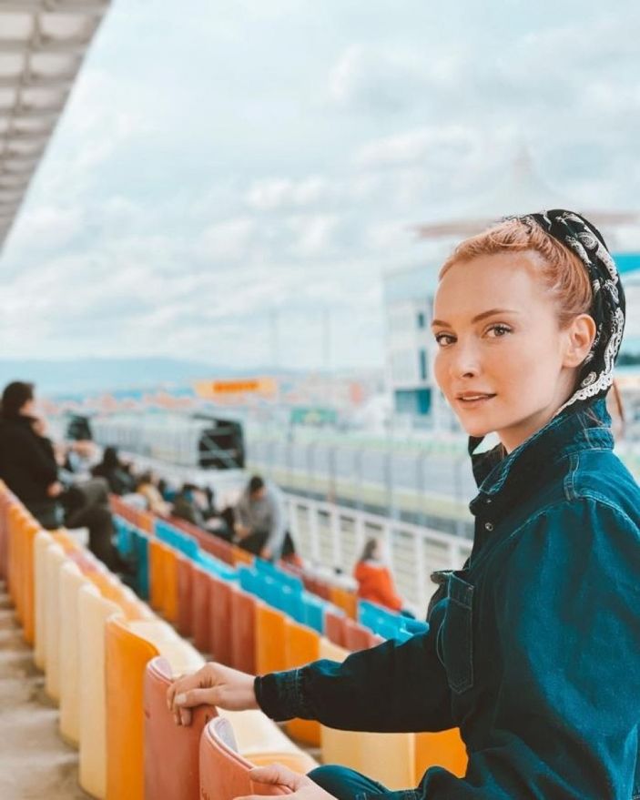 Yargı'nın Hakime Neva'sı Başak Gümülcinelioğlu Instagram'da çok farklı! Pozlarıyla nefes kesiyor