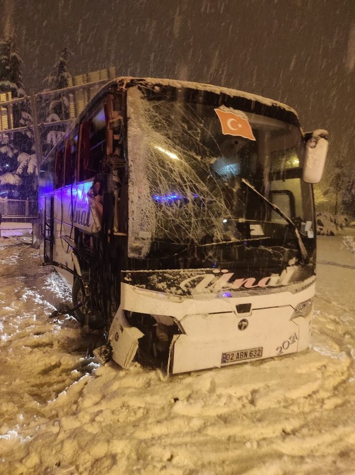 Amasya’da yolcu otobüsü kaza yaptı: 30 yaralı