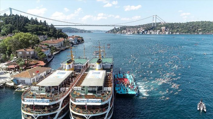 İstanbul'da gemi trafiği çift yönlü askıya alındı