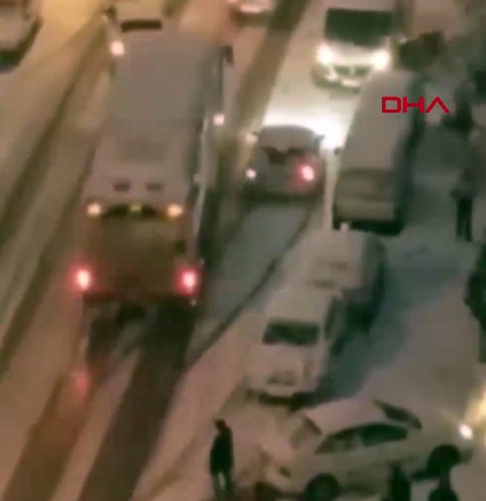 Ankara'da kar yağışı sonrası kazalar gerçekleşti