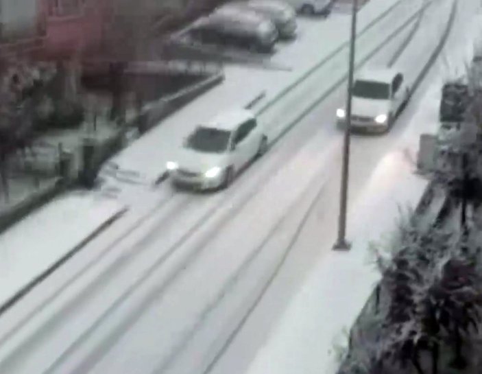 Ankara'da kar yağışı sonrası kazalar gerçekleşti
