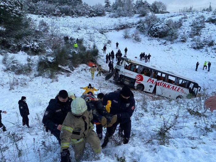 Kuzey Marmara Otoyolu'nda yolcu otobüsü şarampole yuvarlandı