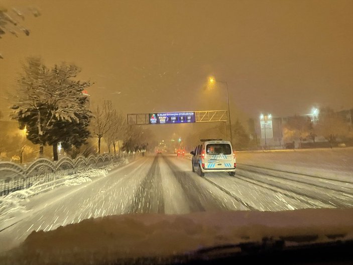 Konya'da Karaman istikameti hariç tüm yollar trafiğe kapatıldı