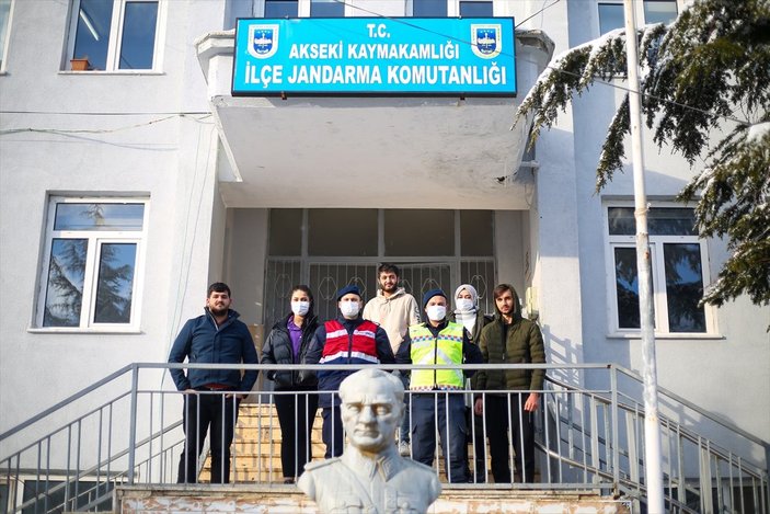 Antalya'da mahsur kalan öğrencilerin imdadına jandarma yetişti