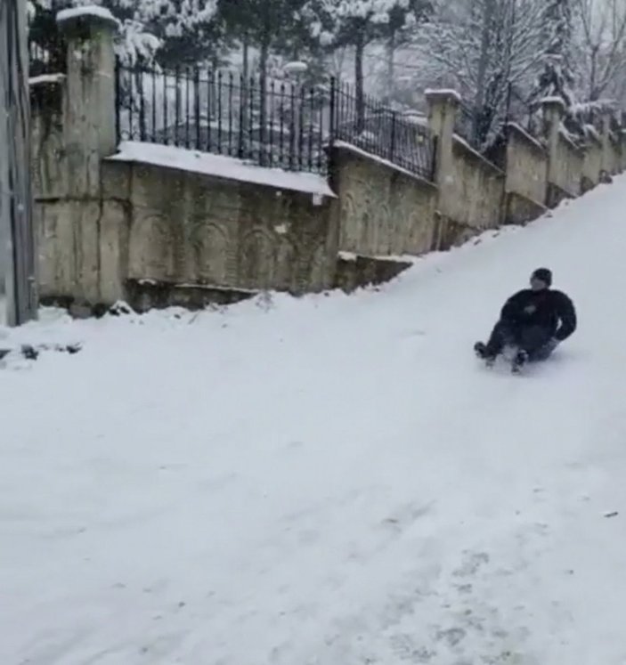 Bursalı gencin kızaklı kar kazası