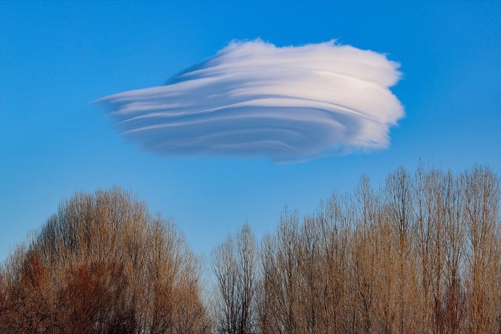 Van'da gökyüzünde beliren mercek bulutu