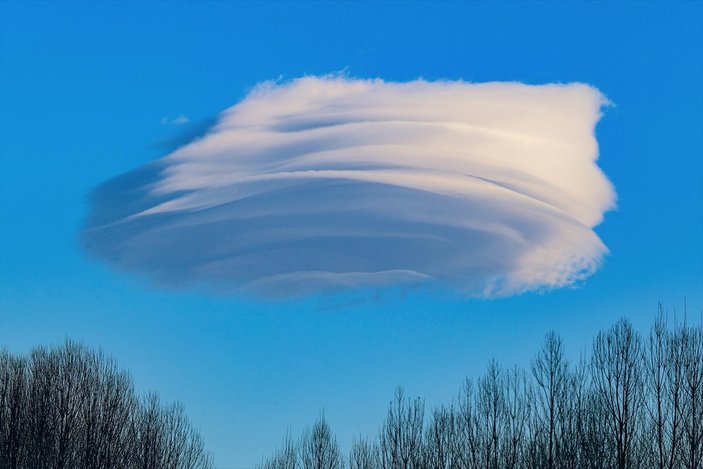 Van'da gökyüzünde beliren mercek bulutu