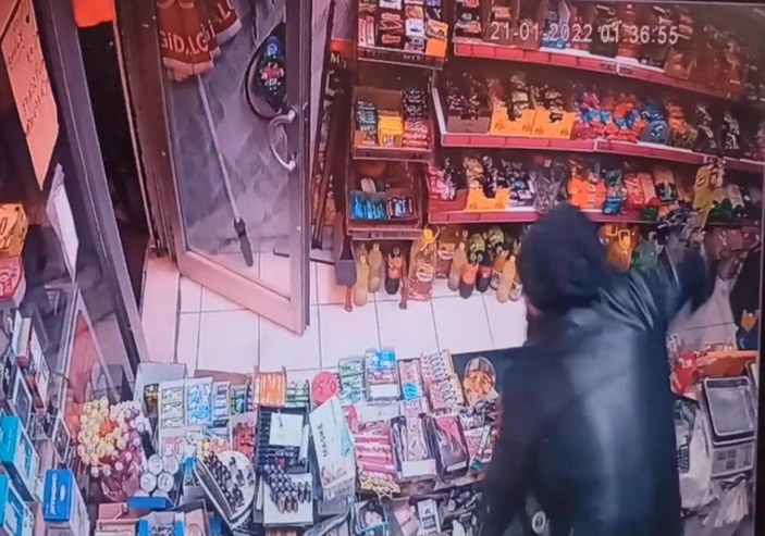 Mersin’de, marketteki hırsızlık anları kamerada