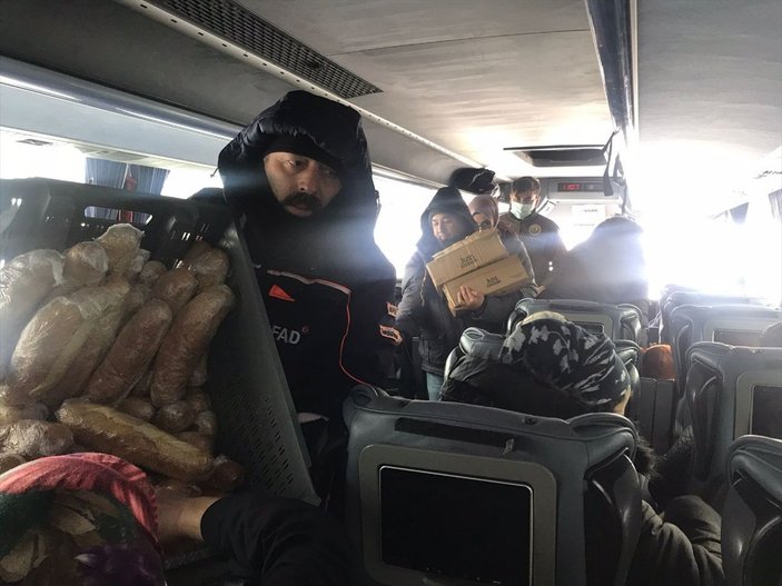 Karda yollarda mahsur kalan vatandaşlar yurtlarda misafir edildi