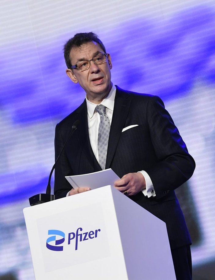 Pfizer CEO’su Bourla: Birkaç ay içinde normal hayata dönebiliriz