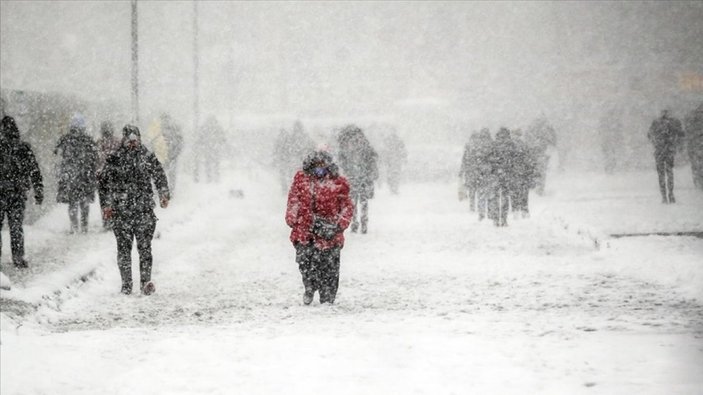 İstanbul'da trafik yoğunluğu kar nedeniyle yüzde 90'a ulaştı