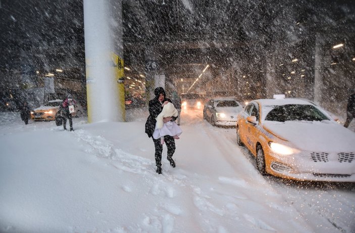 İstanbul Havalimanı'nda kar esareti