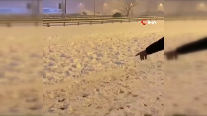 Arnavutköy'de yolda kalan vatandaşları çekici taşıdı