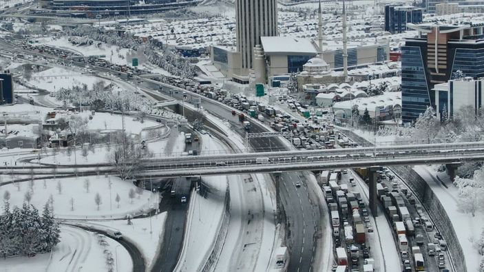 İSTOÇ mevkiinde yüzlerce aracın bekleyişi sürüyor