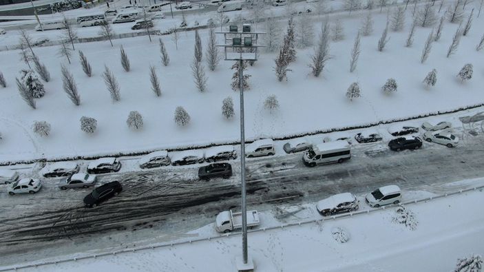 İSTOÇ mevkiinde yüzlerce aracın bekleyişi sürüyor