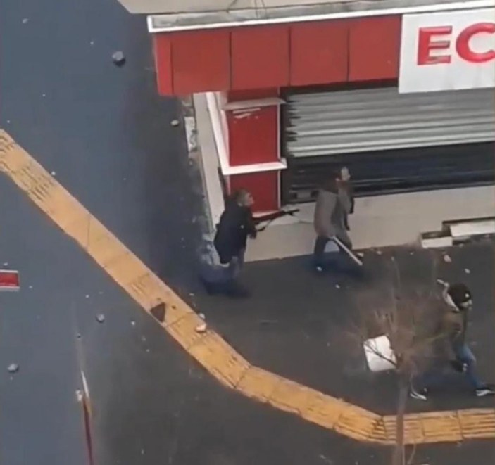 Diyarbakır’da, adliye önündeki silahlı kavgada 1 kişi öldü
