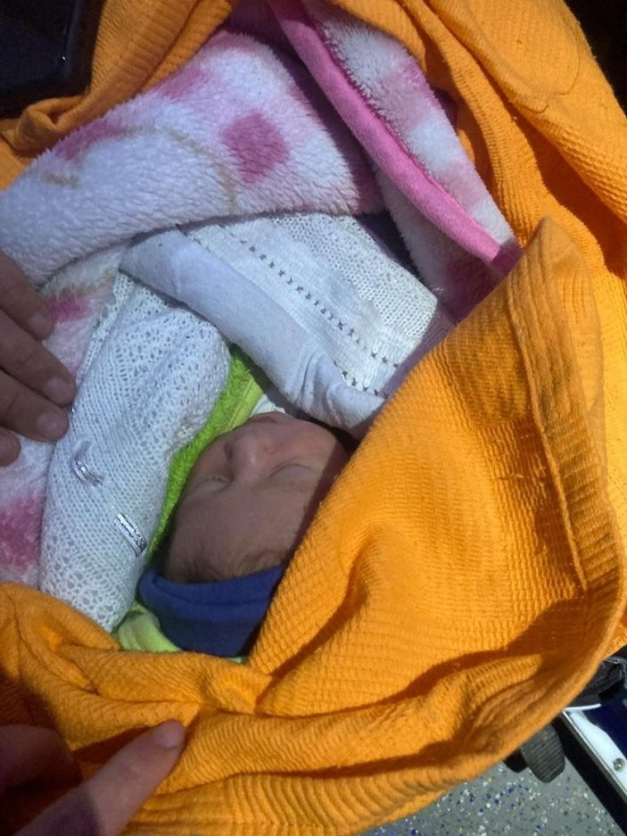 Başakşehir'de hamile kadının doğumu evde gerçekleştirildi