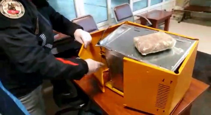 Diyarbakır'da otobüsteki fırından 1 kilo 632 gram esrar çıktı