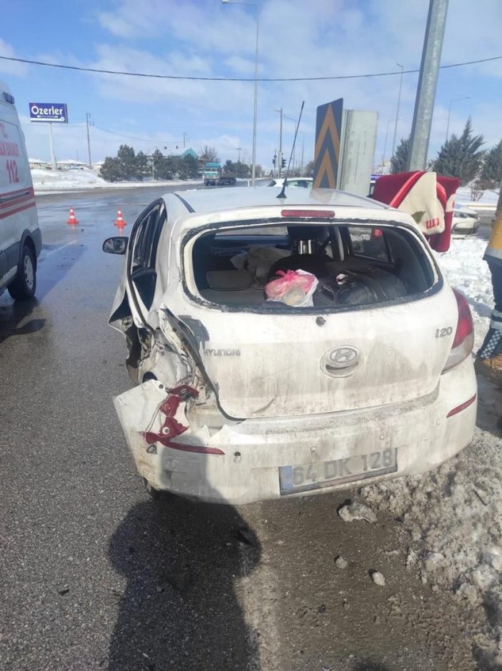 Afyonkarahisar'da trafik kazası meydana geldi: 1 ölü 5 yaralı