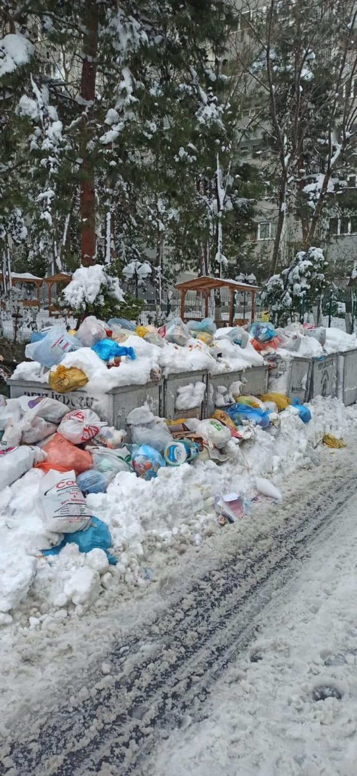 Kar yağışı sonrası CHP'li belediyelerde çöpler toplanmadı