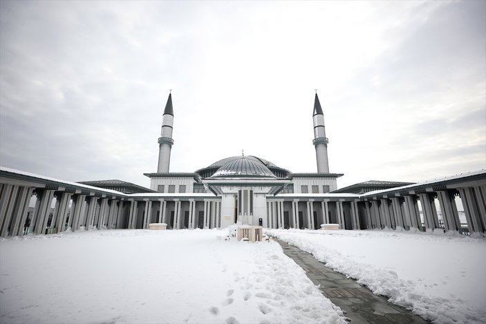 İstanbul'da kar nedeniyle camiye sığınan Haham İsrael Elbom o anları anlattı