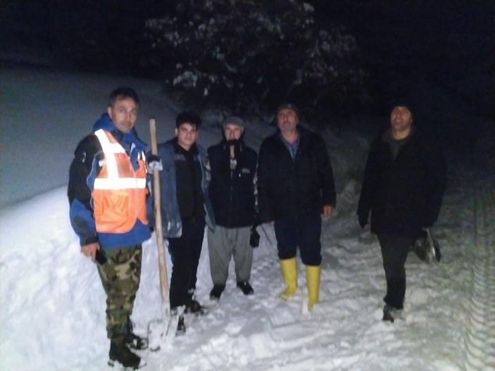 Kahramanmaraş'ta karda mahsur kalan 2 kişiyi AFAD kurtardı