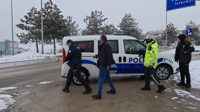 İ Karabük'te alkollü sürücü 3 çocuğunu araçta gezdirdi