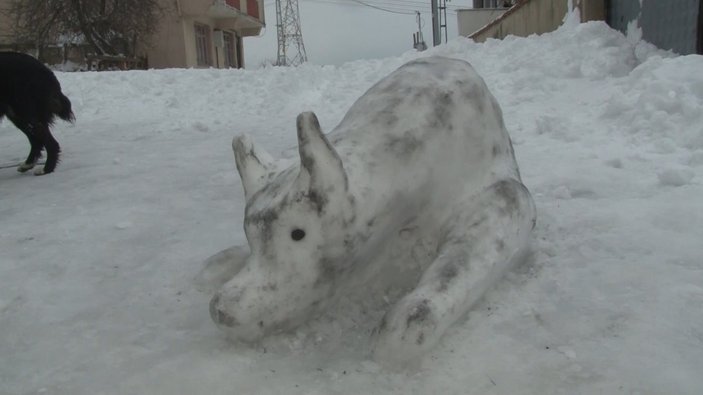 İstanbul'da kardan kurt yaptılar