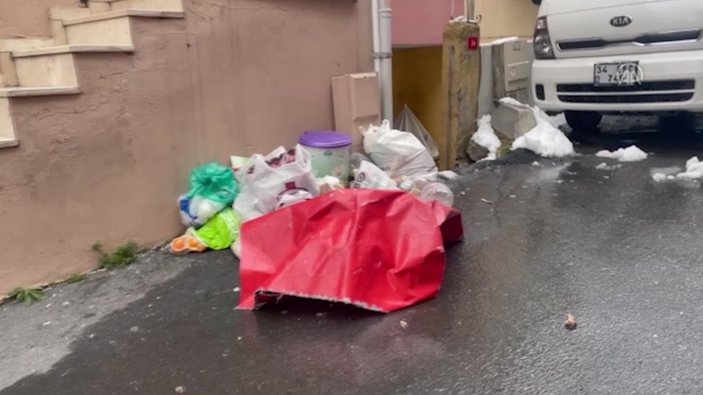 Sarıyer'de toplanmayan çöplere tepki