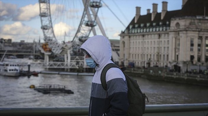 İngiltere’de iç mekanlarda maske zorunluluğu kaldırıldı