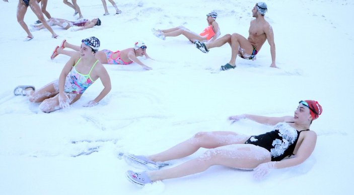Fenerbahçeli genç yüzücülere karda şok programı