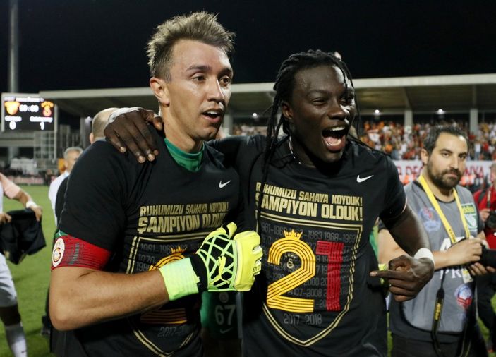 Muslera'dan Gomis'e ikna telefonu