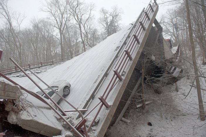 Joe Biden'ın altyapı ziyareti öncesi köprü çöktü