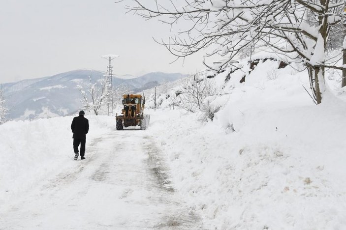 Samsun'da karla mücadelede 435 yoldan 427'si açıldı