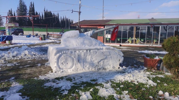 Bursa'da kardan yaptıkları tankın adını TOGG koydular