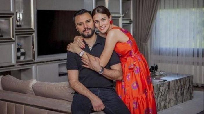 Alişan 'En güzel kayınvalide bende' demişti! Buse Varol'un annesi güzelliğiyle kızını solladı