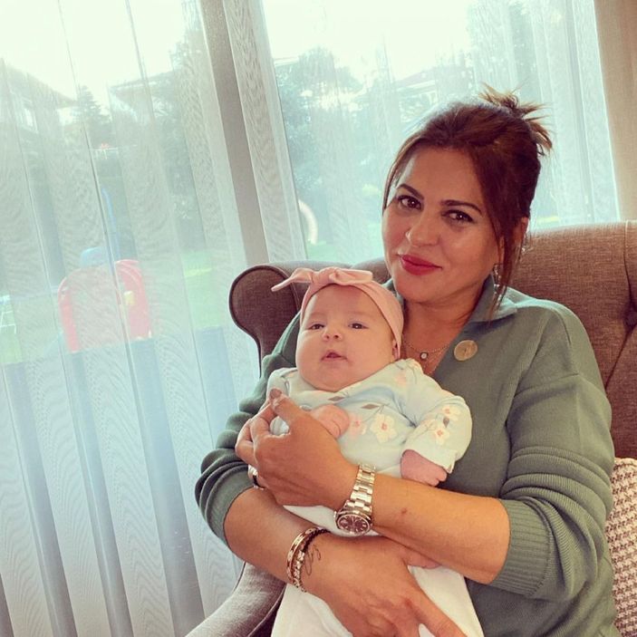 Alişan 'En güzel kayınvalide bende' demişti! Buse Varol'un annesi güzelliğiyle kızını solladı