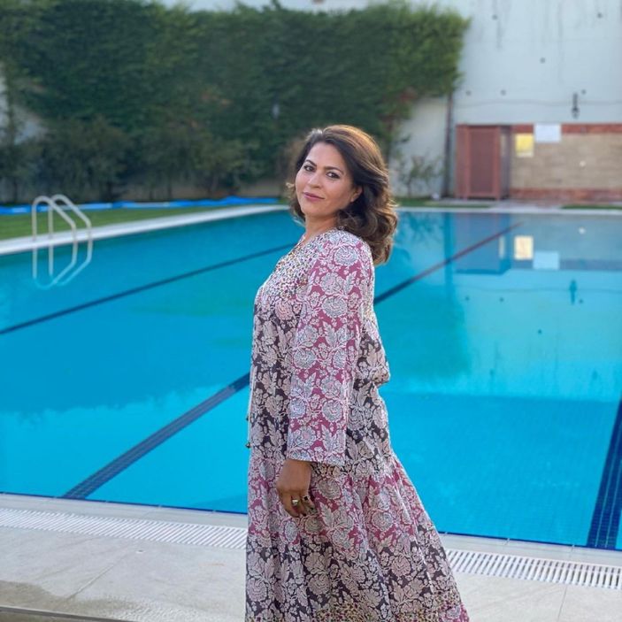 Alişan 'En güzel kayınvalide bende' demişti! Buse Varol'un annesi güzelliğiyle kızını solladı