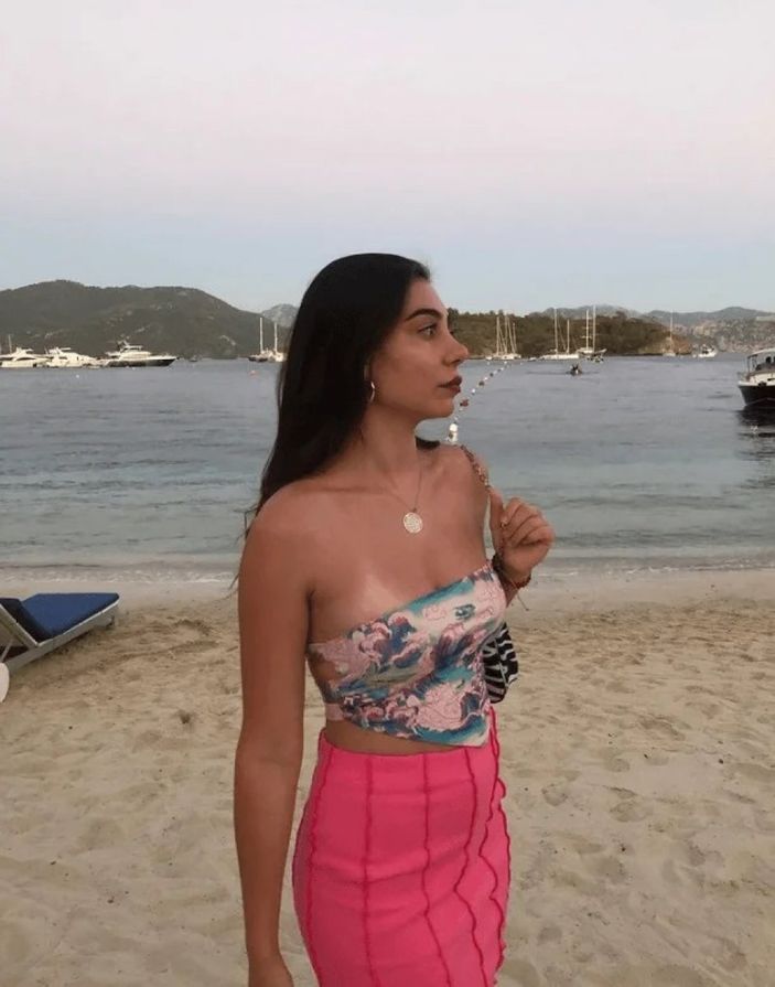 Alemin Kıralı'nın Oben'i göğüs dekolteli paylaşımıyla sosyal medyayı yıktı geçti! Yerli Dua Lipa'ya bakın...