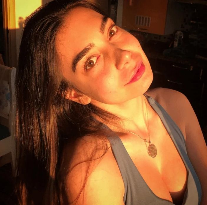 Alemin Kıralı'nın Oben'i göğüs dekolteli paylaşımıyla sosyal medyayı yıktı geçti! Yerli Dua Lipa'ya bakın...