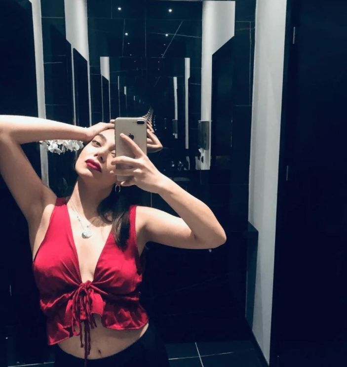 Alemin Kıralı'nın Oben'i göğüs dekolteli paylaşımıyla sosyal medyayı yıktı geçti! Yerli Dua Lipa'ya bakın...